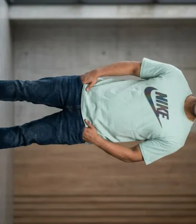 Nike Men’s Mint Green Holographic Swoosh Logo T Shirt (5)