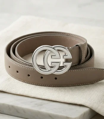 Women’s taupe leather belt with interlocking silver double G buckle (1)