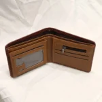 Men's brown textured bi fold wallet with embossed Che Guevara design (1)