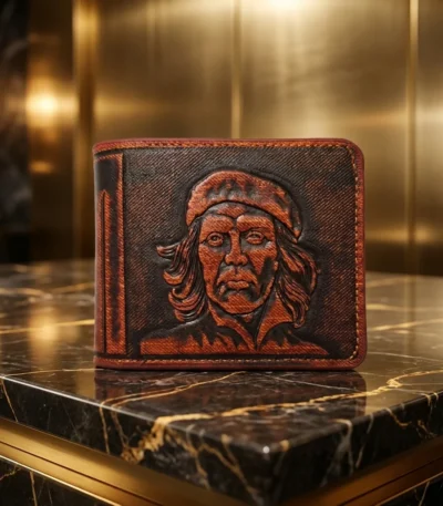 Men's brown textured bi fold wallet with embossed Che Guevara design (3)
