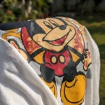 Woman wearing a white oversized vintage graphic print t shirt (4)