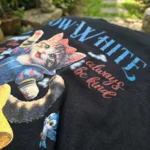 Women's black oversized graphic t shirt with Snow White cat print (2)