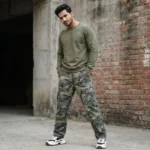 Man wearing Lee camouflage cargo pants (4)
