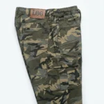 Man wearing Lee camouflage cargo pants (6)