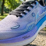 Poly Armor gradient mesh running shoes in blue and purple on a marble display block (5)