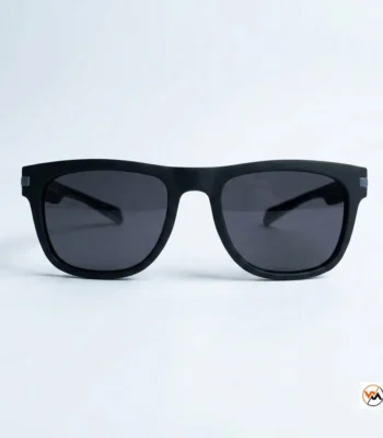 Black sunglasses make an essential accessory for men seeking refined style. – Black sunglasses – photo 1
