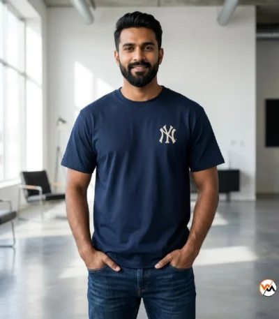 New York Yankees navy t-shirt featuring a subtle front chest emblem and a striking graphic logo on the reverse, crafted for men who appreciate clean athletic styling. – New York Yankees navy t-shirt – photo 1