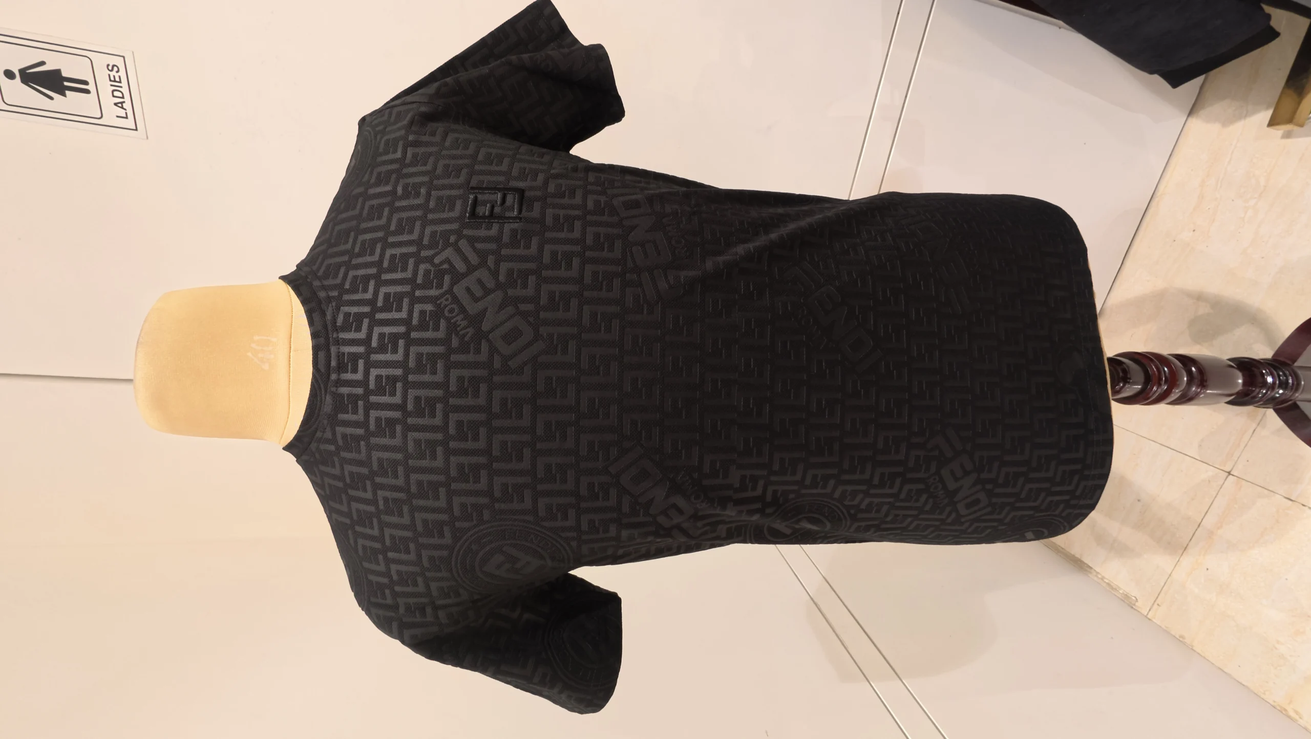 Black T Shirt Featuring Signature Print And Round Neck – Black T Shirt Black T-Shirt Featuring Signature Print And Round Neck – Black T-Shirt – photo 1